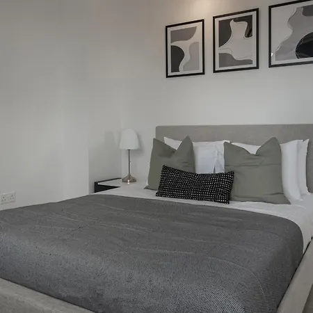 Phaedrus Living Noir Apartament Pafos