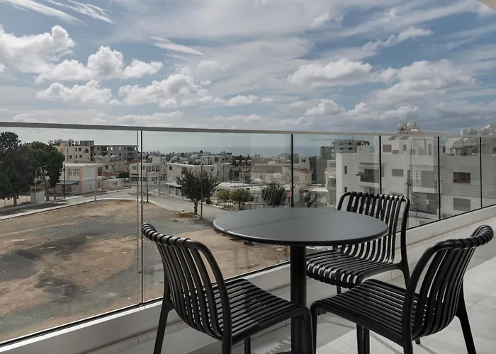 Phaedrus Living Noir Lejlighed Paphos