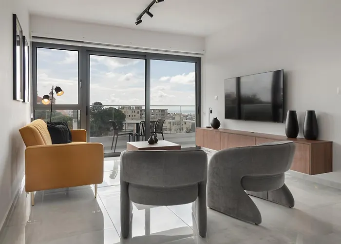 Phaedrus Living Noir