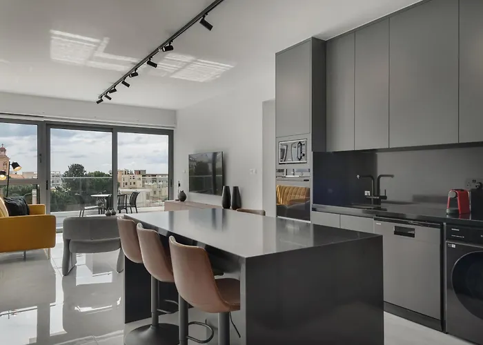 Phaedrus Living Noir Lejlighed Paphos